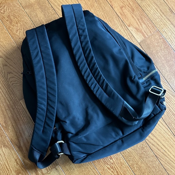 Sold* City Adventurer Backpack 20L - Picture 3 of 4